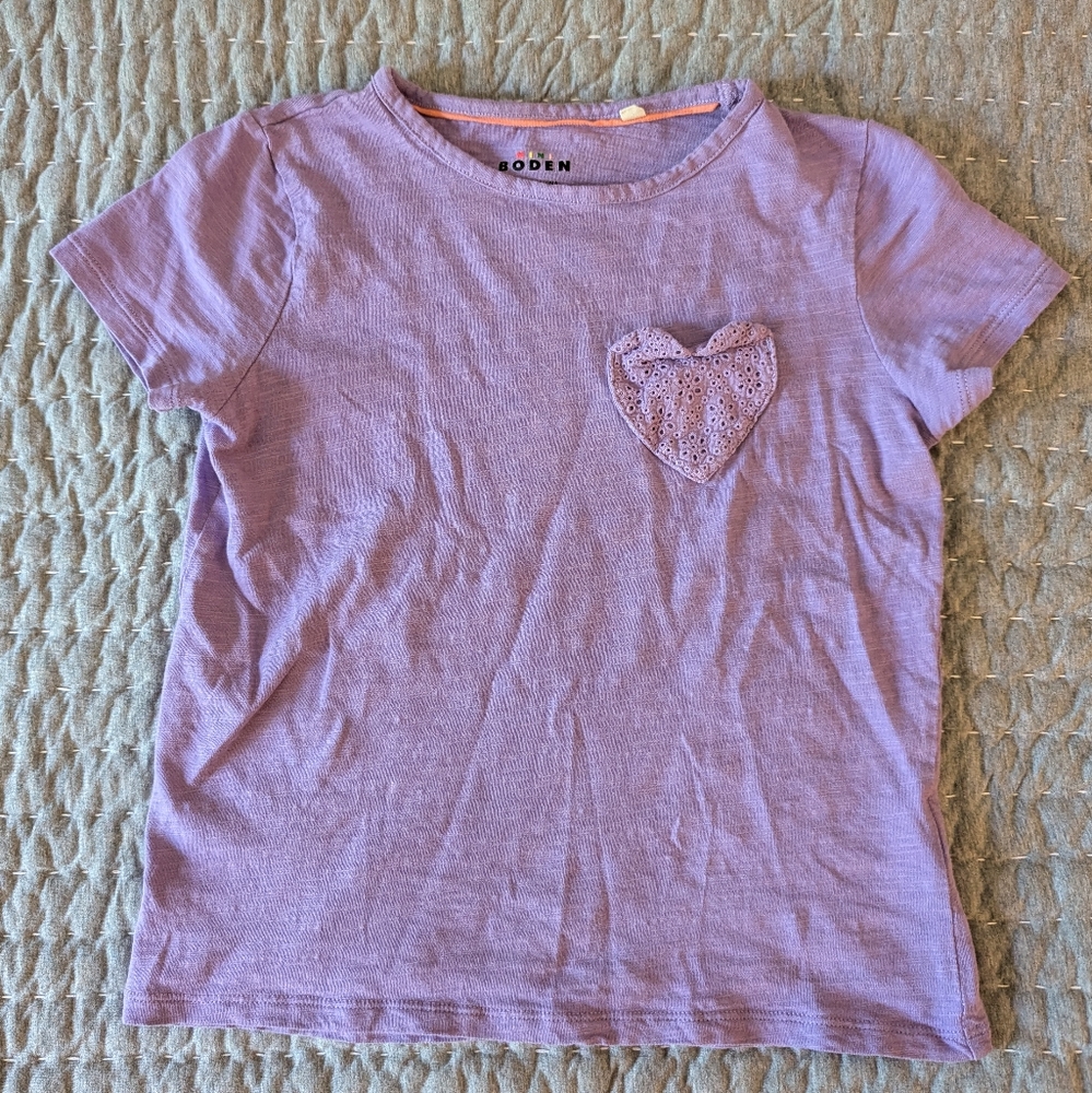 Mini Boden Lavender Slub Tee - Embroidered Heart Pocket - Like New - Size 9/10
